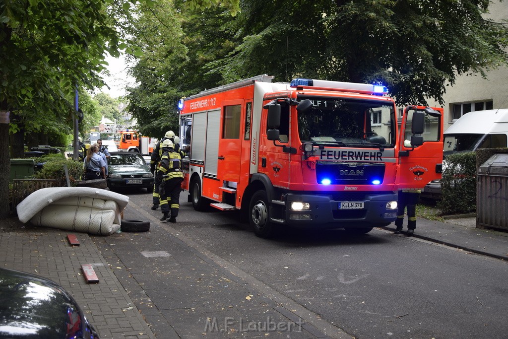 Feuer Koeln Vingst Noerdlingerstr P11.JPG - Miklos Laubert